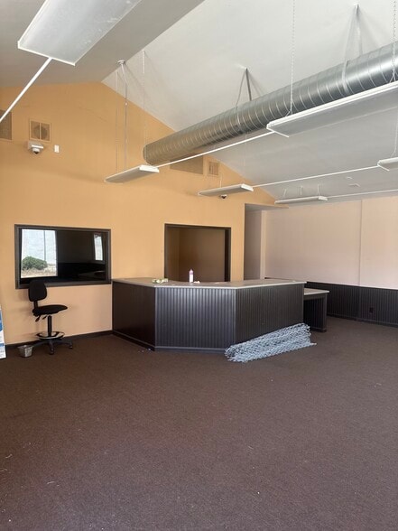 2805 Vineyard Ave, Oxnard, CA for lease - Building Photo - Image 3 of 19