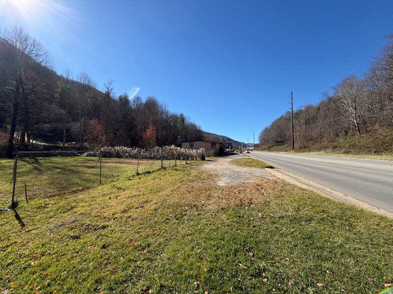 2843 Dellwood Rd, Waynesville, NC for sale - Primary Photo - Image 1 of 22