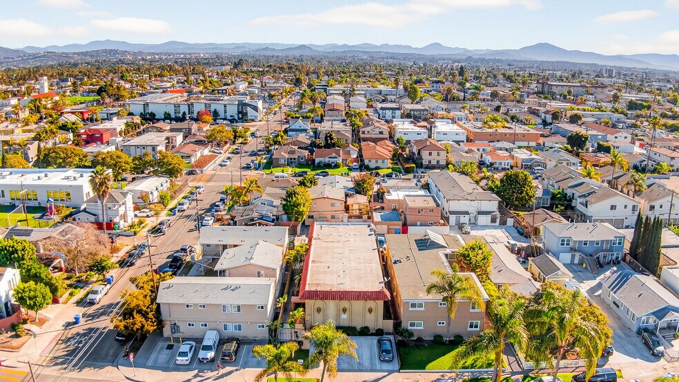 4585 Felton St, San Diego, CA à vendre - Photo du bâtiment - Image 2 de 26