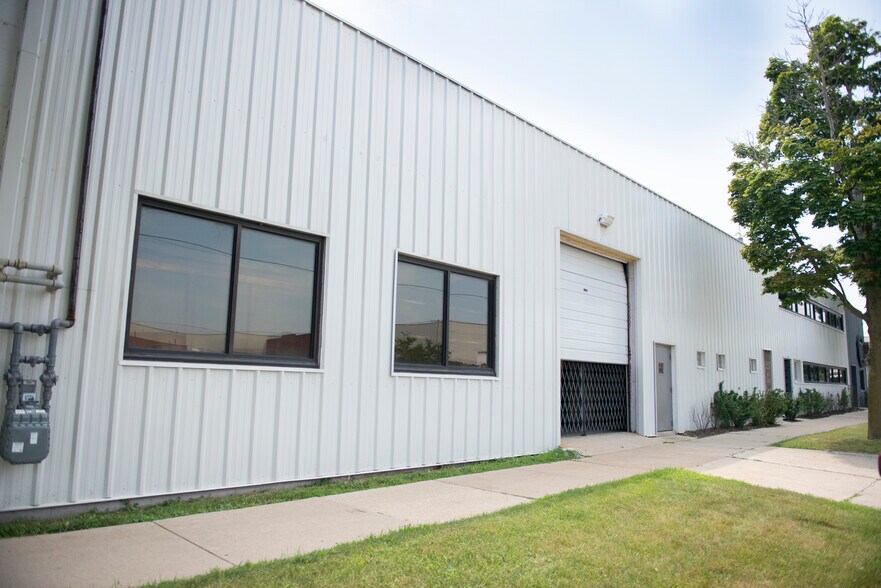 3866-3870 N Fratney St, Milwaukee, WI à louer - Photo du bâtiment - Image 3 de 8