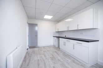 Bilton Rd, Greenford for lease Interior Photo- Image 1 of 2