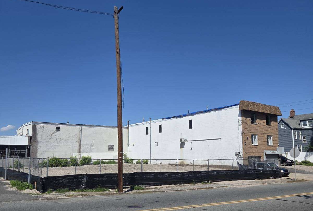 Rutgers St Portfolio portfolio of 1 properties for sale on LoopNet.ca Primary Photo- Image 1 of 23