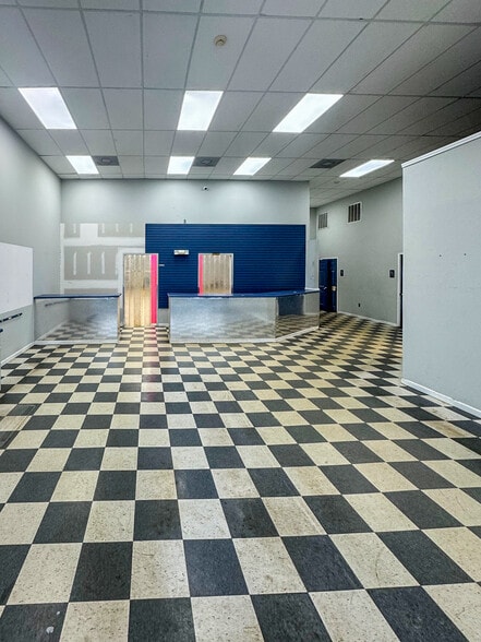 208-305 Russ Ave, Waynesville, NC for lease - Interior Photo - Image 3 of 5