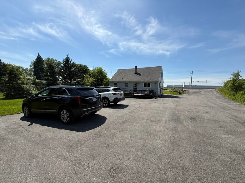 5774 S Bay Rd, Cicero, NY à vendre - Photo du bâtiment - Image 3 de 14