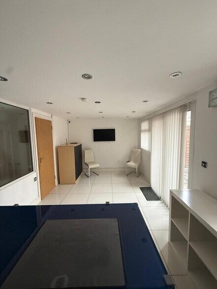 367 Katherine Rd, Londres à louer - Photo du bâtiment - Image 2 de 14