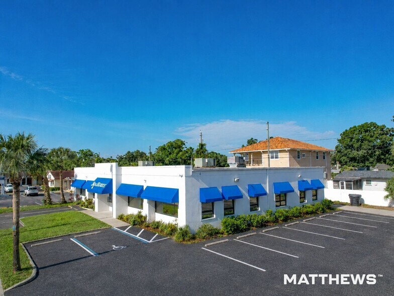 8440 4th St N, Saint Petersburg, FL à louer - Photo du bâtiment - Image 1 de 4