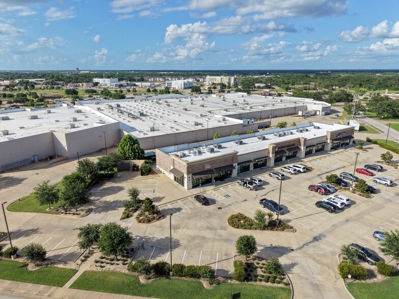 2305 Longmire Dr, College Station, TX for lease - Building Photo - Image 2 of 8