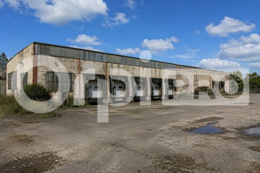 in Sainte-Geneviève for sale - Building Photo - Image 3 of 4