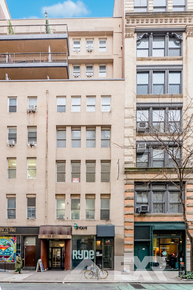 Plus de détails pour 52 E 13th St, New York, NY - Commerce de détail à louer