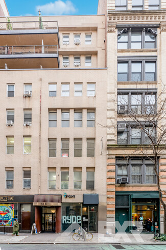 Plus de détails pour 52 E 13th St, New York, NY - Vente au détail à louer