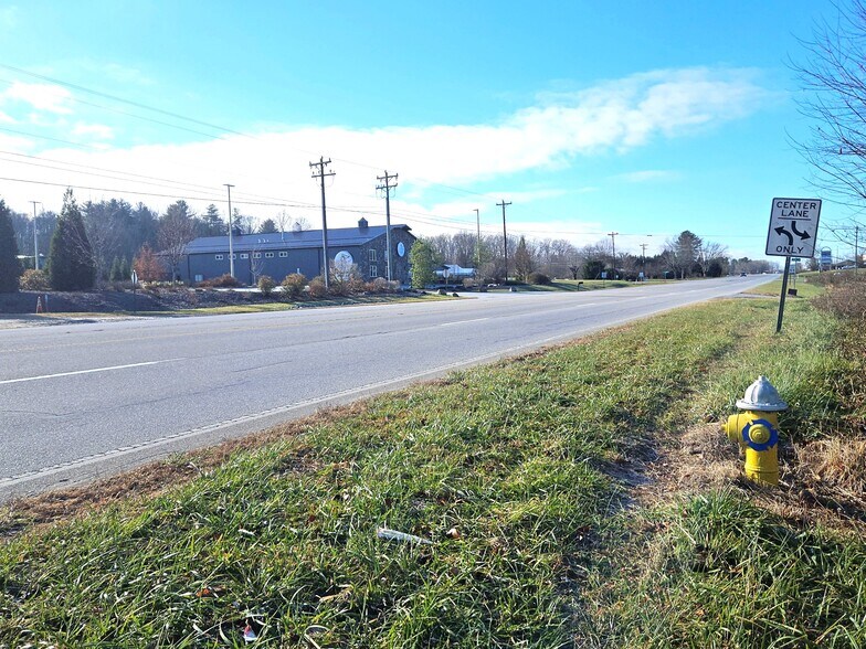 4794 Boylston Hwy, Mills River, NC for sale - Primary Photo - Image 1 of 14
