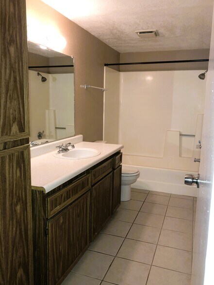 619 E Ridgecrest Blvd, Ridgecrest, CA à vendre - Photo du bâtiment - Image 2 de 35