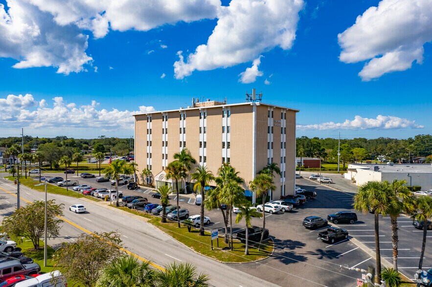 3825 Henderson Blvd, Tampa, FL à louer - Photo du bâtiment - Image 3 de 8