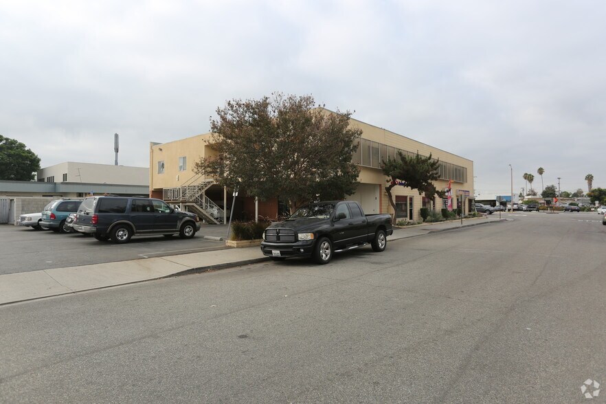 11401 Valley Blvd, El Monte, CA à louer - Photo du bâtiment - Image 3 de 7
