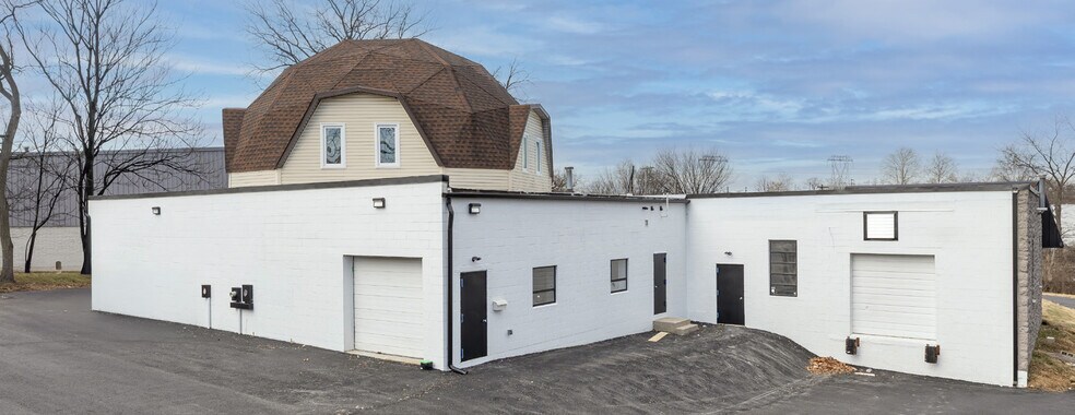 241 King Manor Dr, King Of Prussia, PA à vendre - Photo du bâtiment - Image 2 de 2
