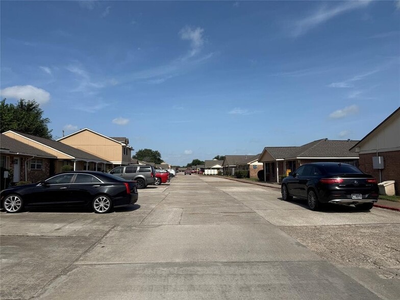 3202-3358 Burke Rd, Pasadena, TX for sale - Building Photo - Image 3 of 18