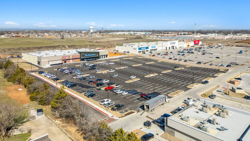 NWC 12th Ave, Ardmore, OK à louer - Photo du bâtiment - Image 3 de 4