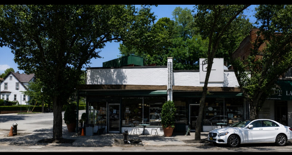 189-01 Crocheron Ave, Flushing, NY for sale - Building Photo - Image 1 of 6