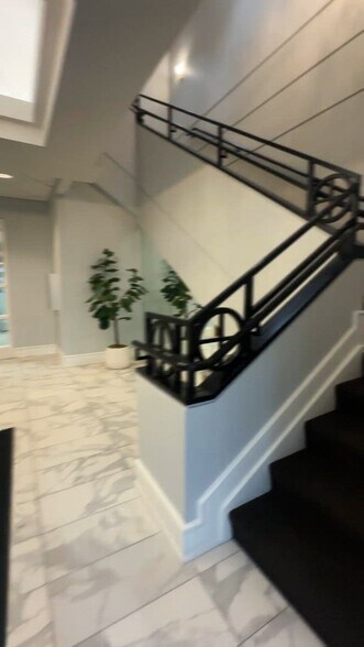 2901 Coltsgate Rd, Charlotte, NC à louer - Vidéo sur l’inscription commerciale - Image 2 de 13