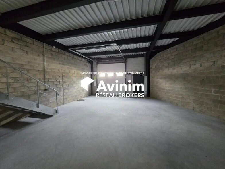 Flex in Épinay-sur-Seine for lease - Interior Photo - Image 1 of 8