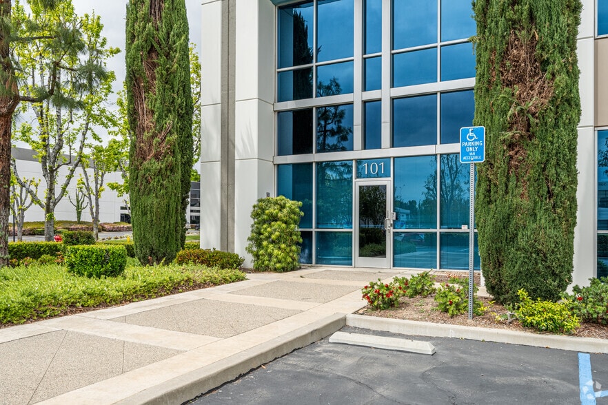 4495 E Wall St, Ontario, CA à louer - Photo du bâtiment - Image 3 de 6