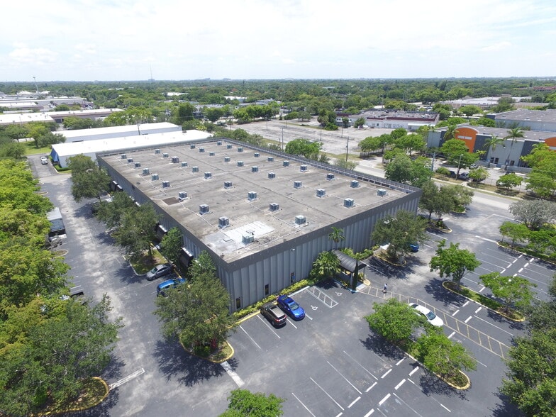 1700 NW 66th Ave, Plantation, FL for lease - Building Photo - Image 2 of 62