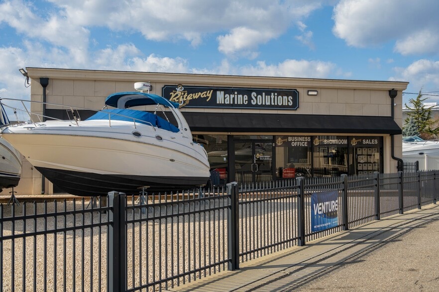 13-19 Post Pl, Babylon, NY for sale - Building Photo - Image 2 of 11