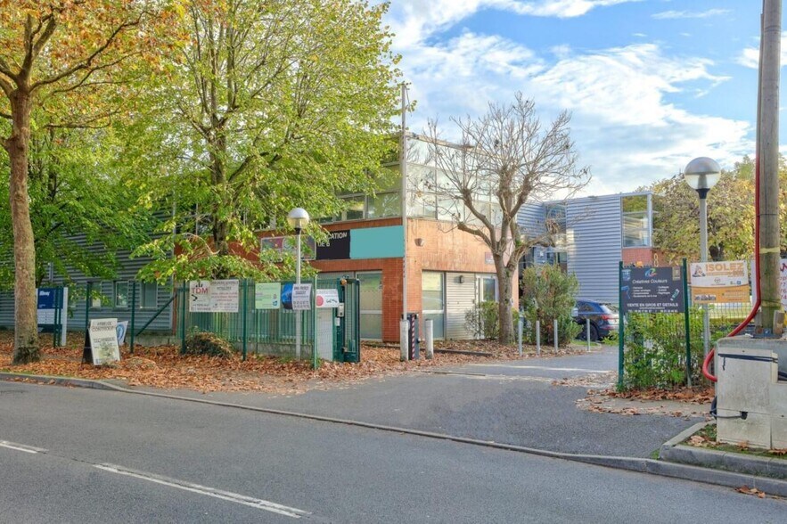 4 Avenue Pierre Salvi, Gonesse à louer - Photo du bâtiment - Image 3 de 7