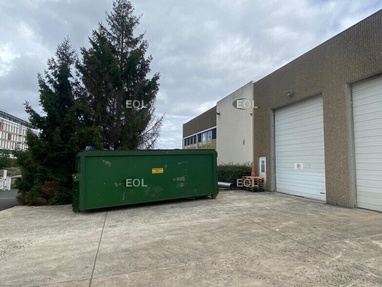 Industrial in Massy for lease - Building Photo - Image 1 of 6