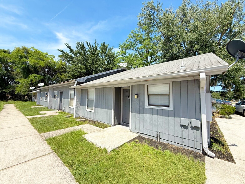 7631 Indian Lakes Dr, Jacksonville, FL for sale - Building Photo - Image 1 of 8