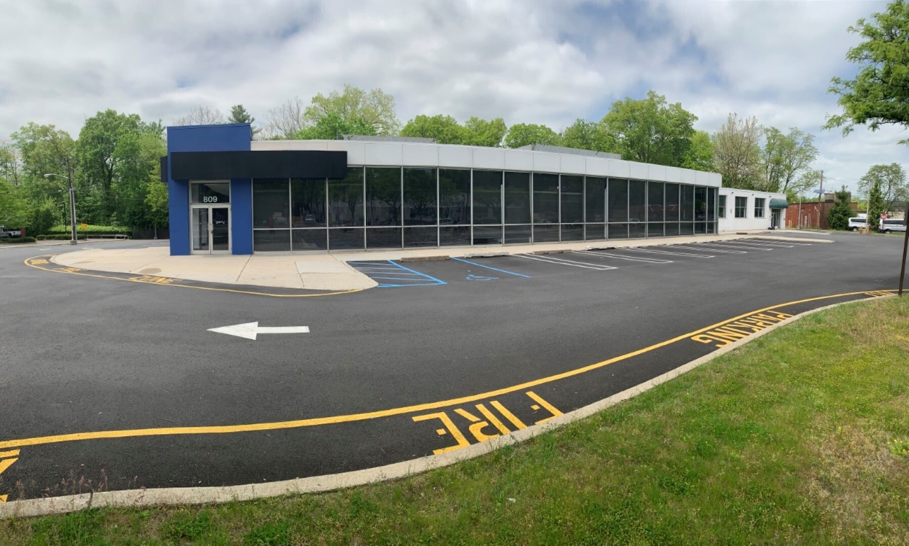 809 N State Route 17, Paramus, NJ for lease Primary Photo- Image 1 of 6