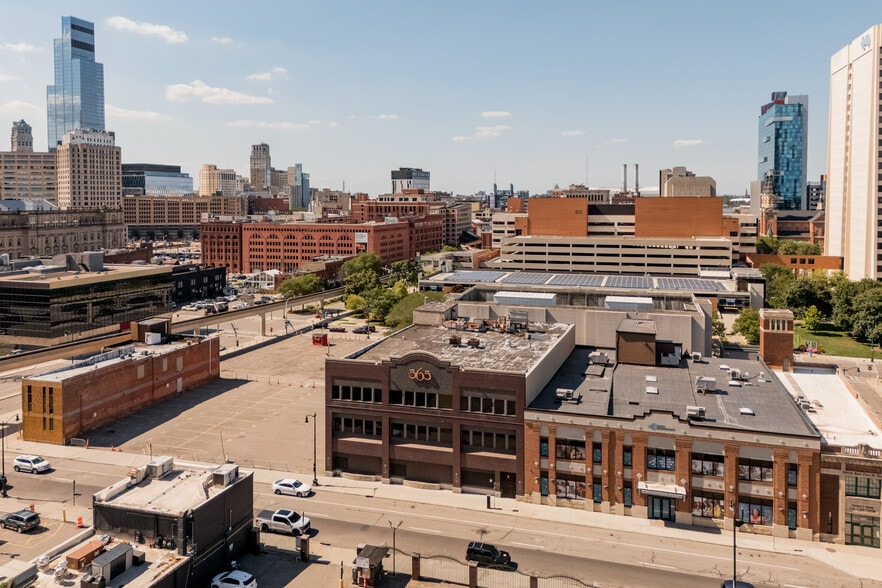 550-565 E Larned St, Detroit, MI à vendre - Photo du bâtiment - Image 3 de 9