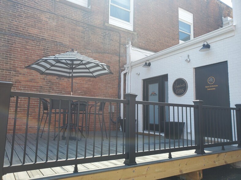 110 W Auglaize St, Wapakoneta, OH à vendre - Photo du bâtiment - Image 3 de 9