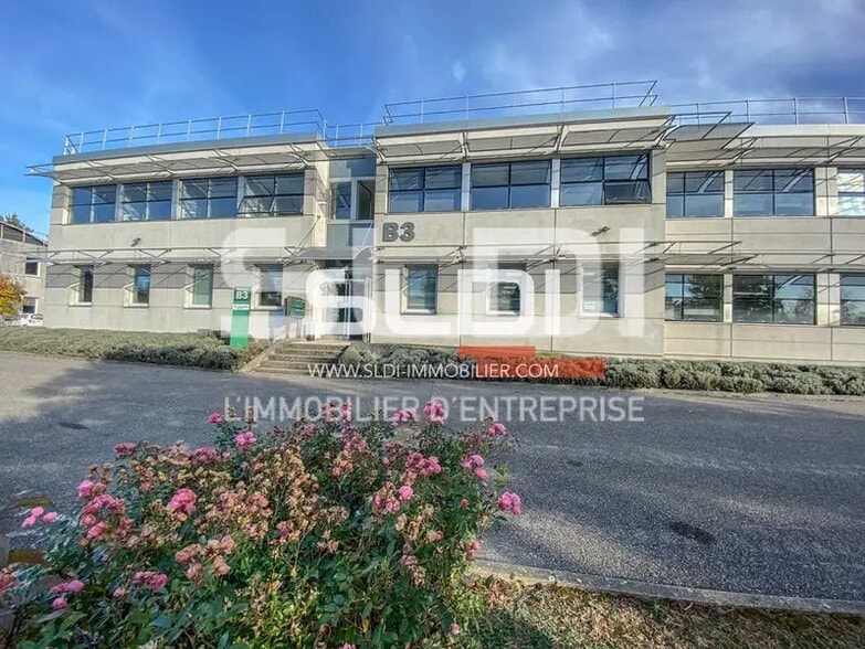 10-12 Allée Irène Joliot Curie, Saint-Priest for lease - Building Photo - Image 1 of 6