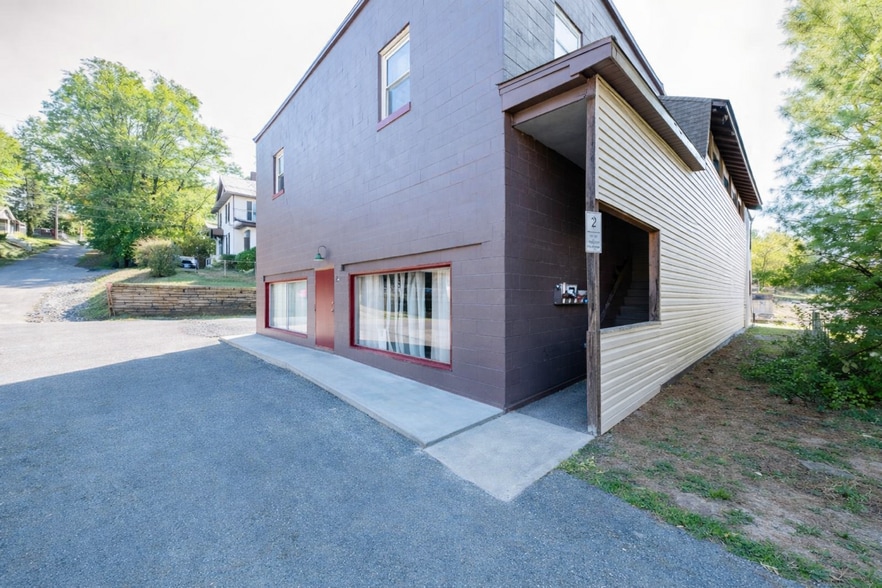 18 Cleveland Ave, Westover, WV for lease - Building Photo - Image 2 of 8