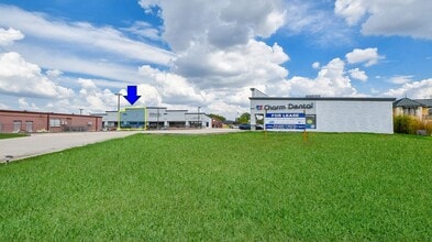 2201 Thompson Rd, Richmond, TX for lease Building Photo- Image 2 of 4