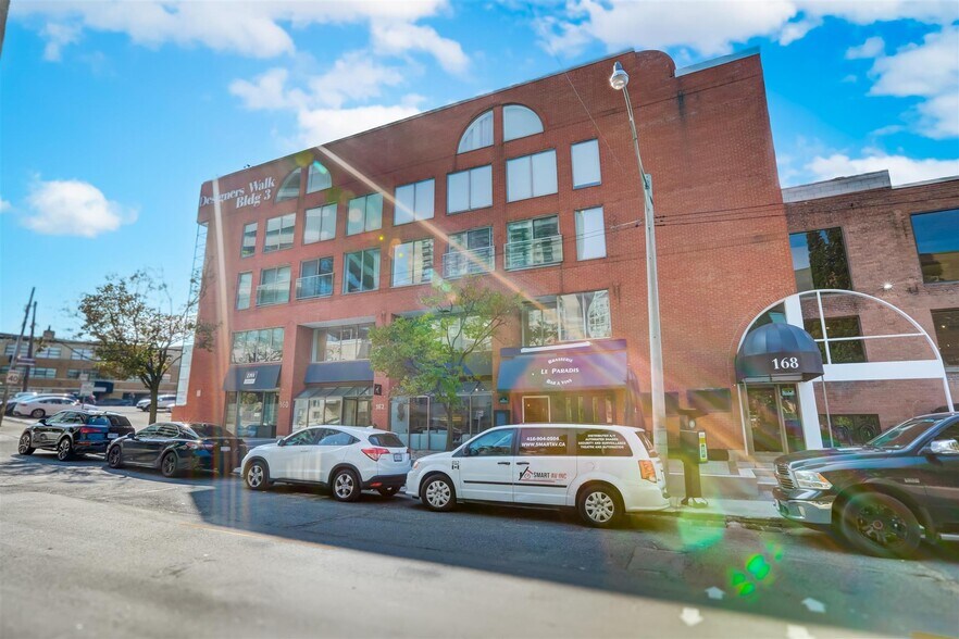 160-168 Bedford Rd, Toronto, ON à louer - Photo du bâtiment - Image 2 de 2