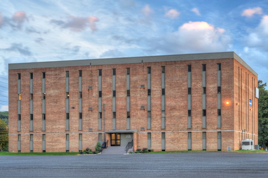 2132 S 12th St, Allentown, PA à louer - Photo du bâtiment - Image 2 de 5