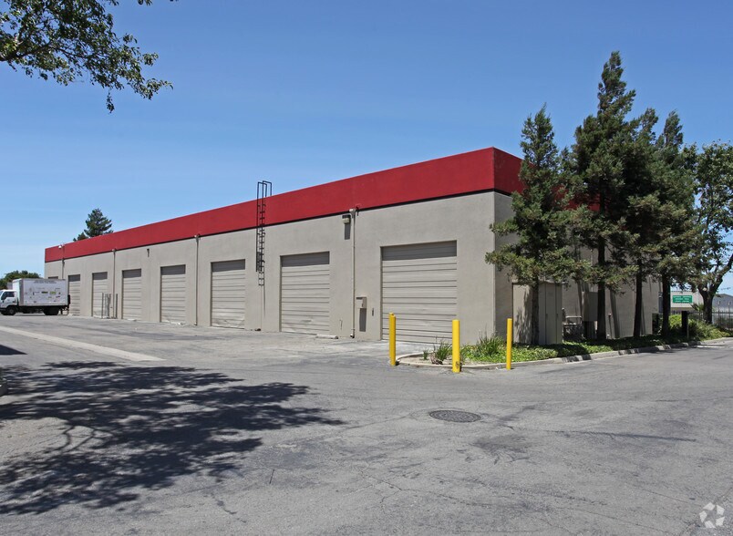 252 W Larch Rd, Tracy, CA à louer - Photo du bâtiment - Image 2 de 10