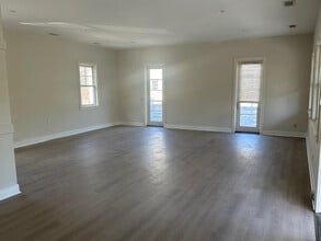 12 Celadon Dr, Beaufort, SC for lease Interior Photo- Image 1 of 4