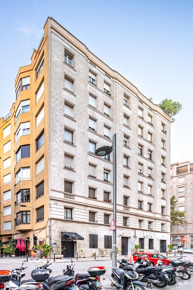Retail in Barcelona, Barcelona for lease - Primary Photo - Image 1 of 1