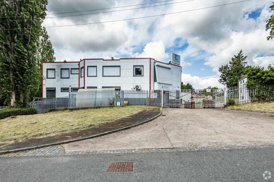 13 Queensway, Wrexham for lease - Building Photo - Image 2 of 17