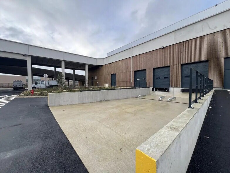 Industriel dans Tremblay-en-France à louer - Photo du bâtiment - Image 3 de 3
