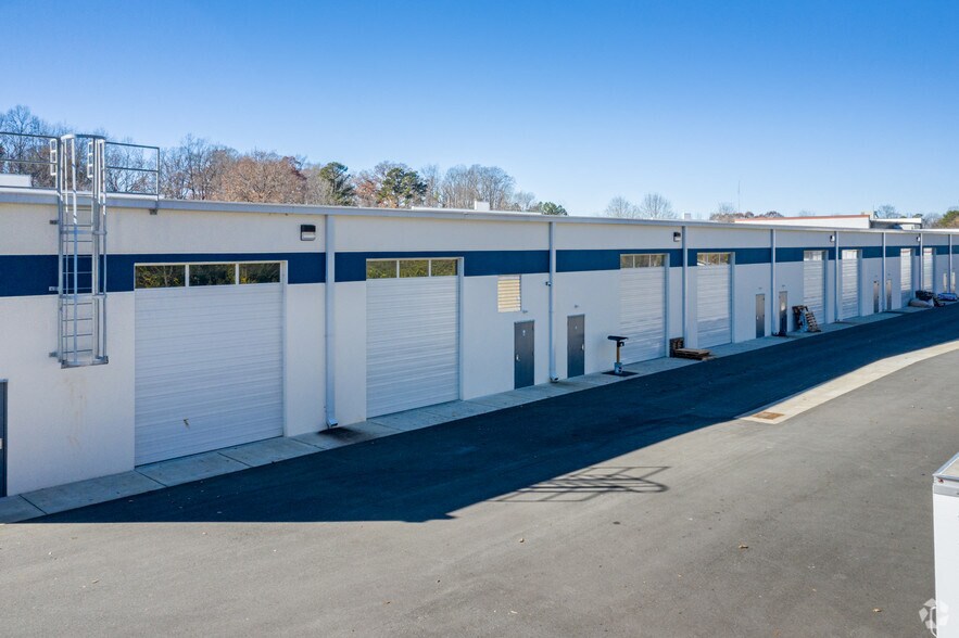 3605 Latrobe Dr, Charlotte, NC à louer - Photo du bâtiment - Image 2 de 9