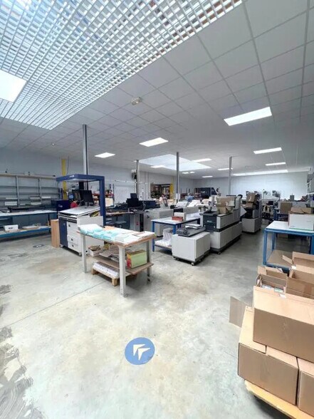 Bureau dans Élancourt à louer - Photo intérieure - Image 3 de 10