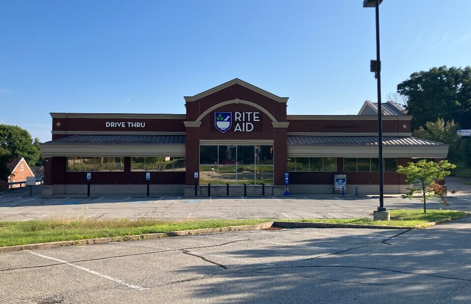 3200 Oregon Dr, Lower Burrell, PA à vendre Photo du bâtiment- Image 1 de 5