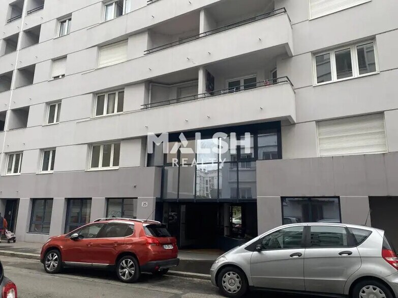 Office in Lyon for sale - Building Photo - Image 1 of 9