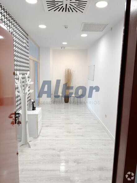 Office in Madrid, Madrid for sale - Interior Photo - Image 1 of 1