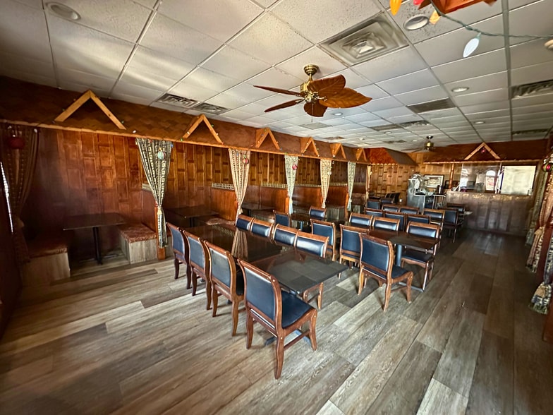 2238 Gulf Gate Dr, Sarasota, FL for sale - Interior Photo - Image 2 of 20