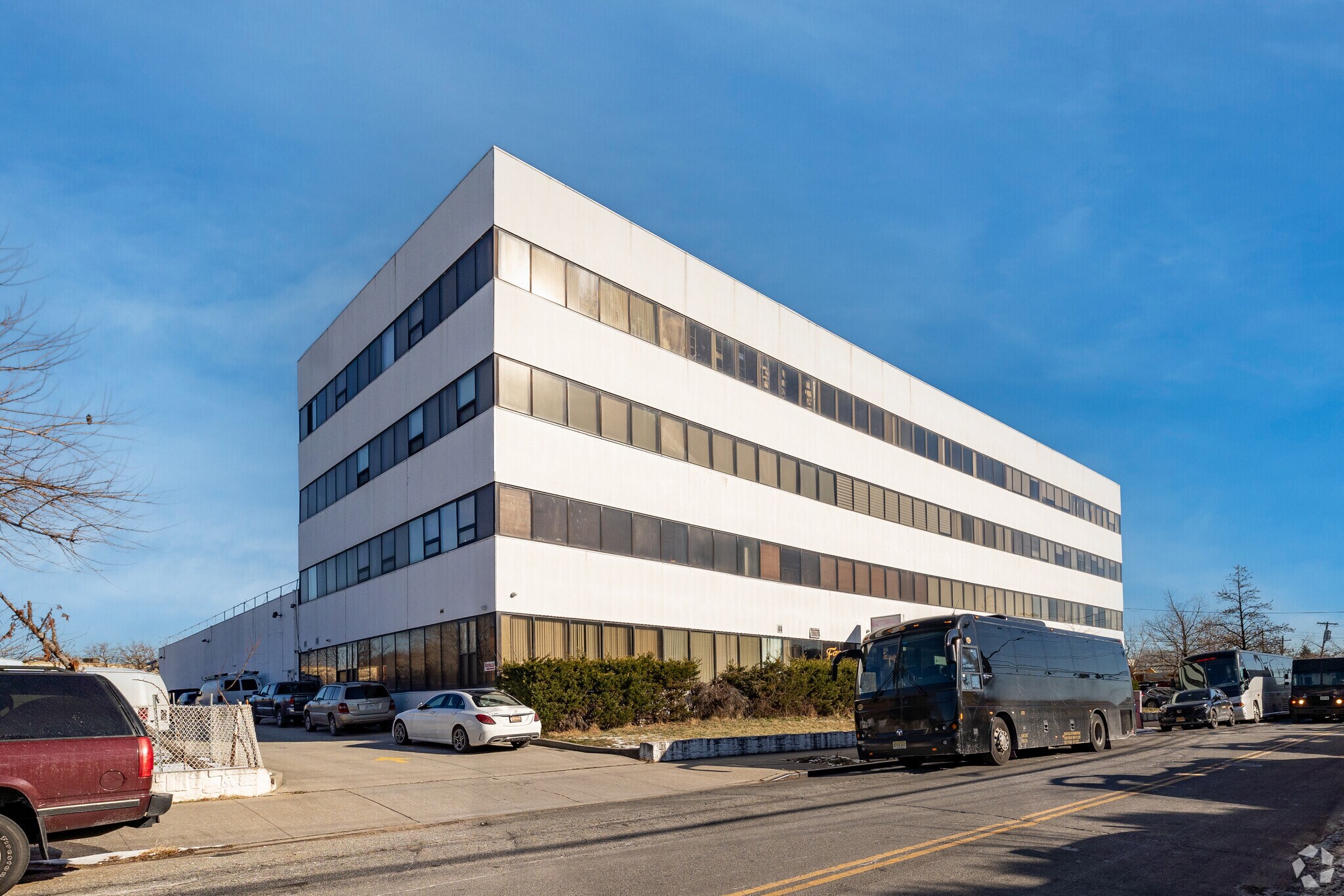 12909 26th Ave, Flushing, NY à louer Photo principale- Image 1 de 7